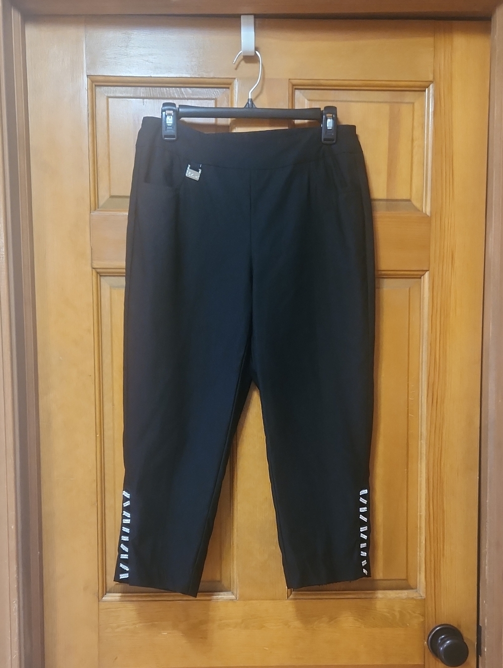 Lulu-B Black Cropped Pants, Women's Size 8, Rhinestone Detail, Pull On, GUC